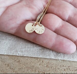 push present gold initial name date necklace
