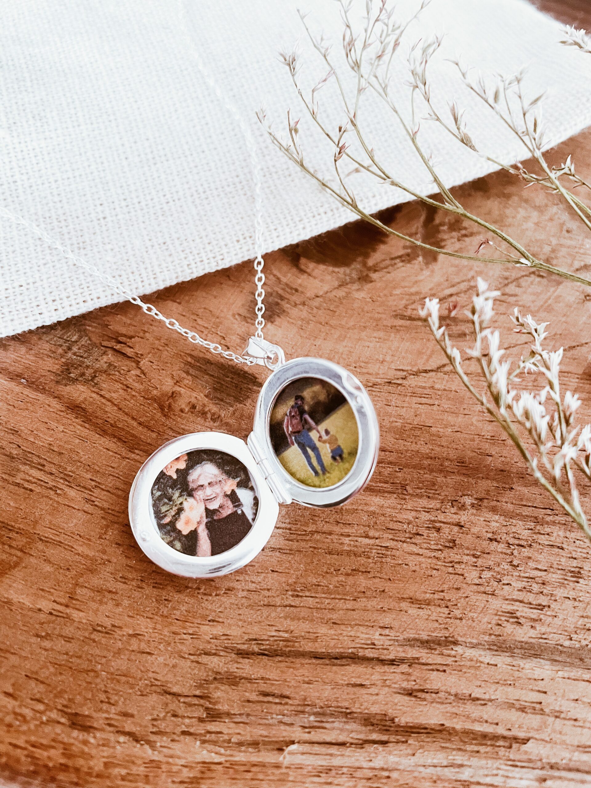 locket 11