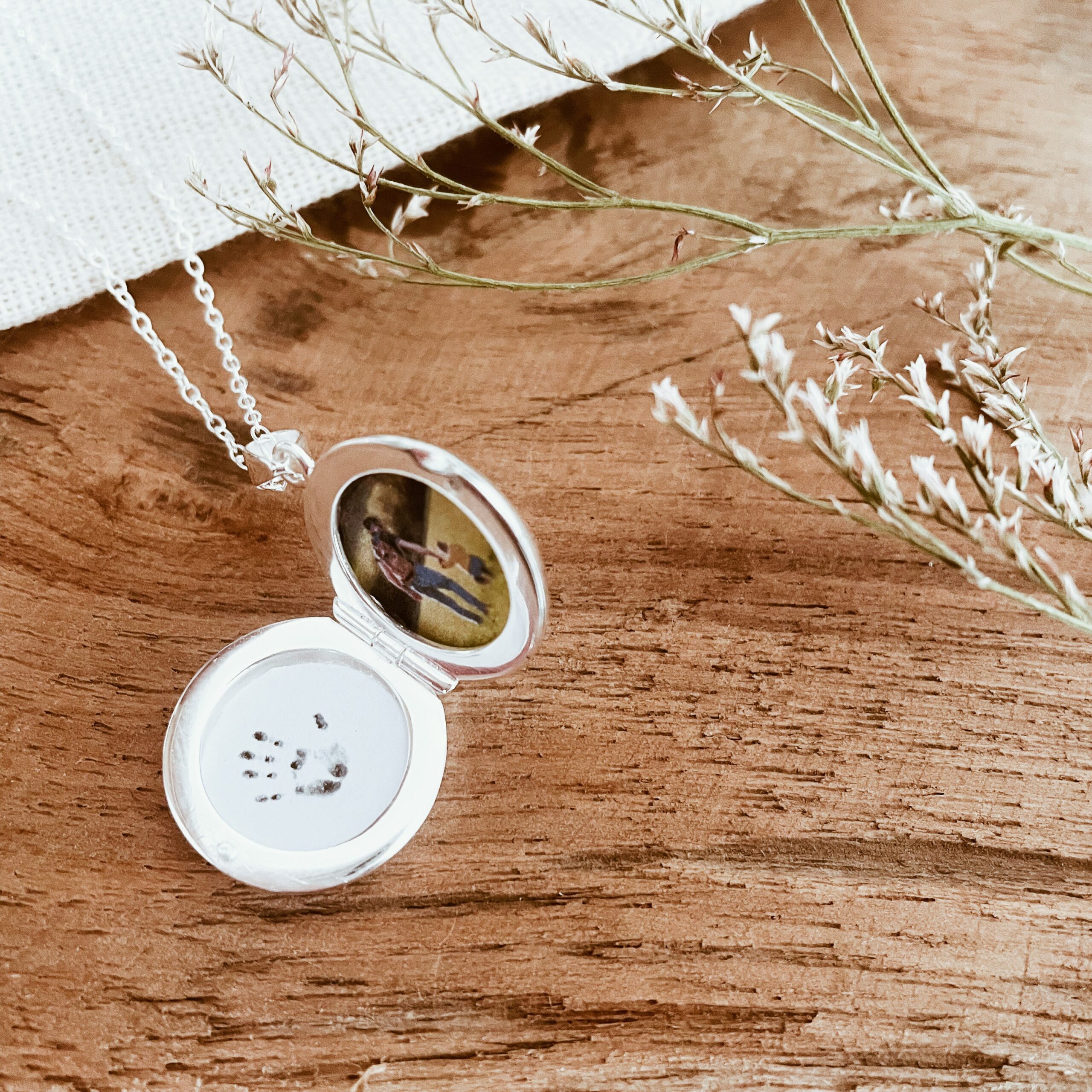 locket 12